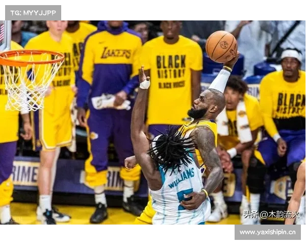NBA球星破坏力有多大?湖人教练曾扣碎篮板,詹姆斯将篮球扣瘪 NBA球星破坏力有多大?湖人教练曾扣碎篮板,詹姆斯将篮球扣瘪